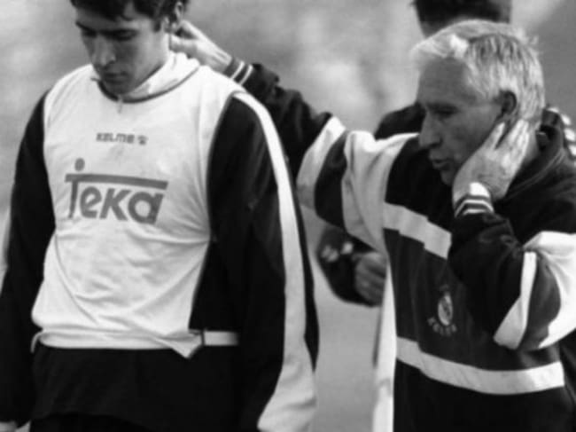 Arsenio Iglesias habla con Raúl durante un entrenamiento