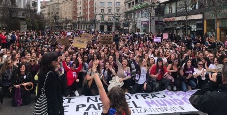 Las manifestantes han cortado la calle Jesús de Monasterio de Santander.