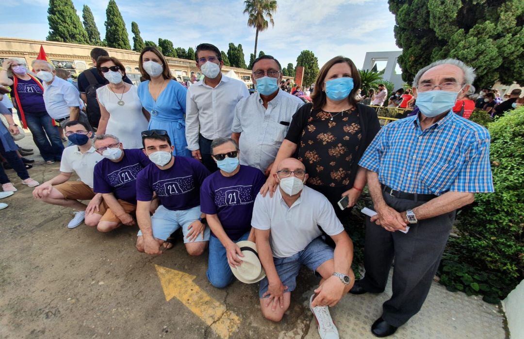 Familiars dels ontinyentins víctimes amb representació governamental