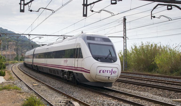 Un tren de Renfe de media distancia. 