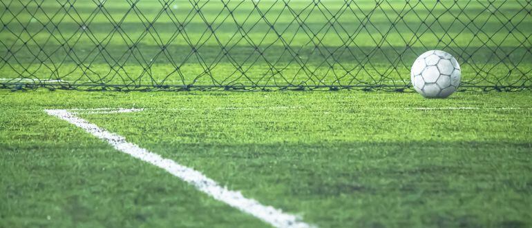 Un campo de fútbol.