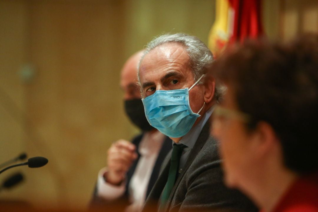 El consejero de Sanidad, Enrique Ruiz Escudero, en una rueda de prensa convocada para actualizar la información sobre la situación epidemiológica.