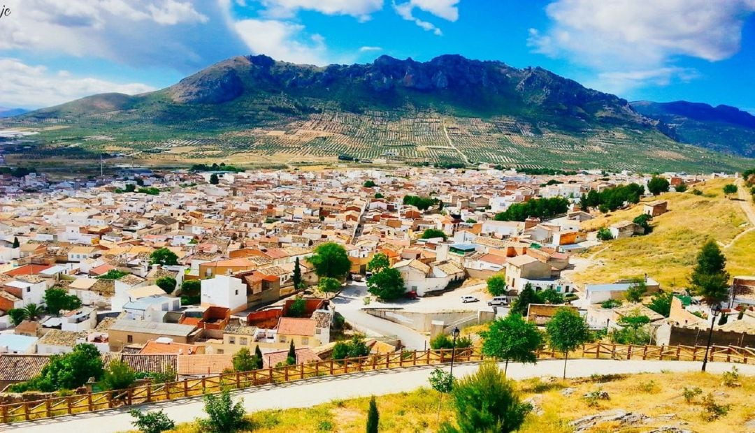 Vista panorámica del casco urbano de Jódar desde el Parque Periurbano Trascastillo