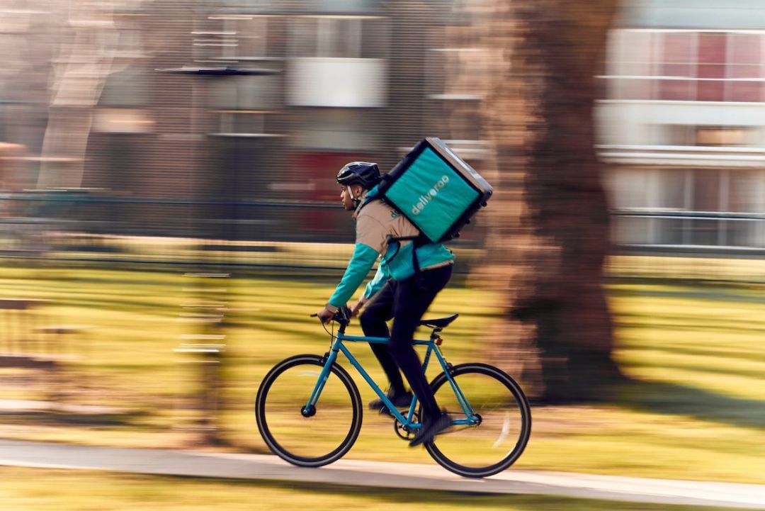 Imgen de un rider de Deliveroo