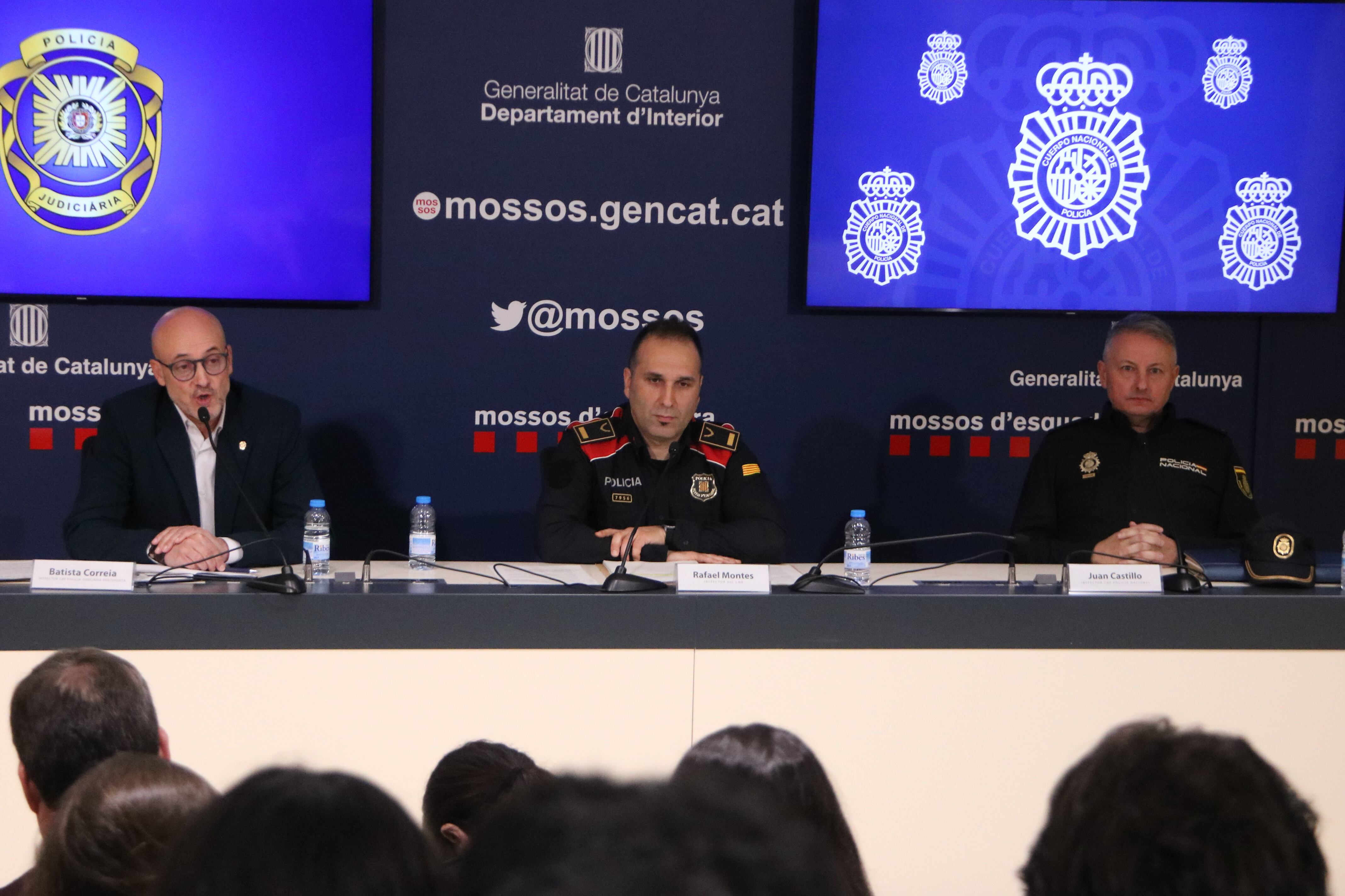Roda de premsa conjunta dels Mossos d'Esquadra, Policia Nacional i Policia Judiciária de Portugal per explicar el desmantellament d'un grup criminal que havia segrestat un home a Portugal