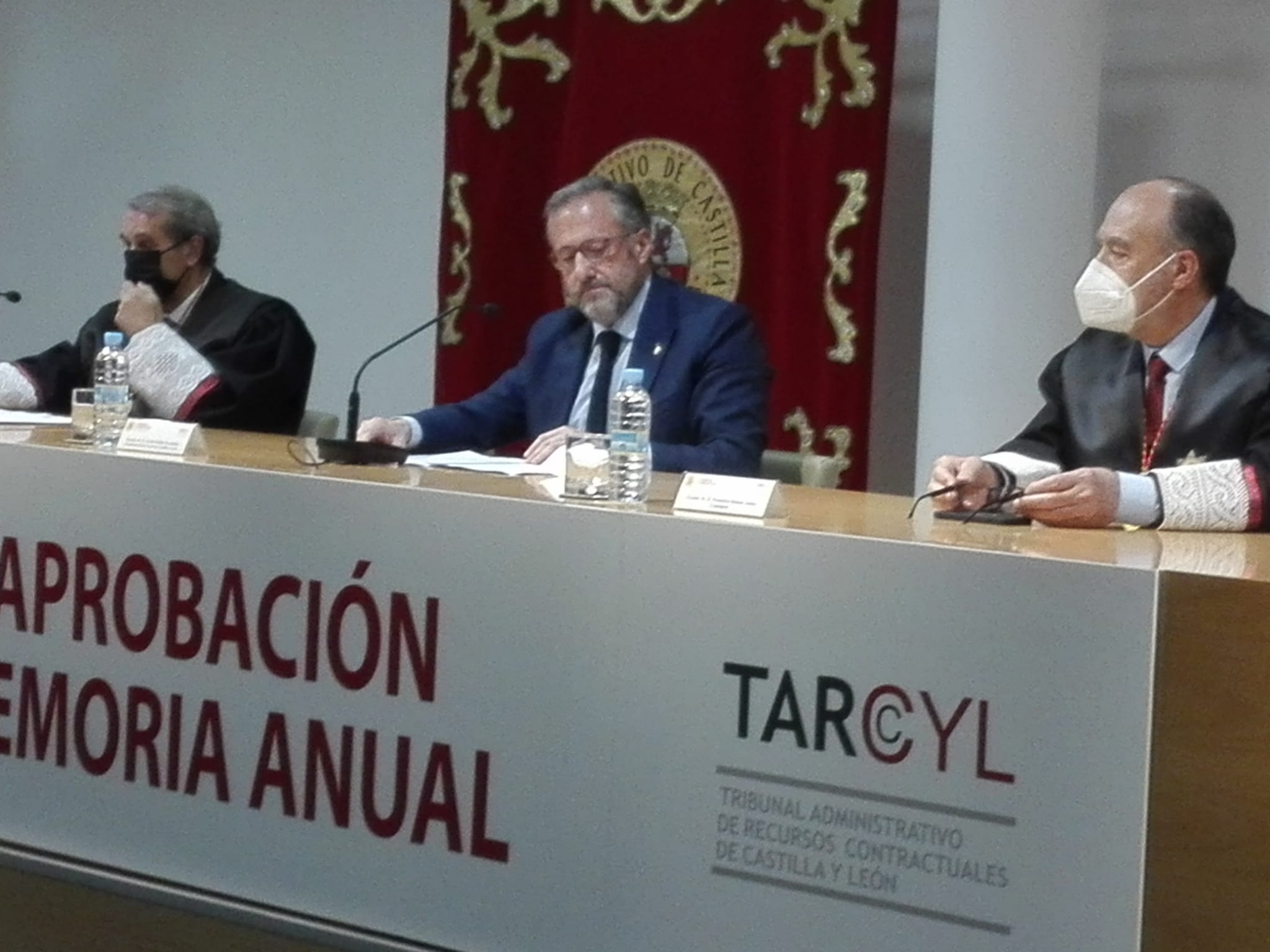 Carlos Pollán, en el centro, durante su visita al Consejo Consultivo de este jueves en Zamora