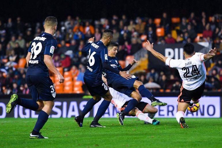 VALENCIA, SPAIN - DECEMBER 04:  Pablo Fornals of Malaga CF scores his team&#039;s second goal during the La Liga match between Valencia CF and Malaga CF at Mestalla stadium on December 4, 2016 in Valencia, Spain.  (Photo by David Ramos, Getty Images)