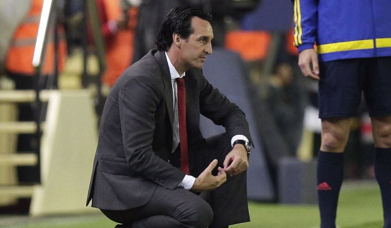 GRA241. VILLARREAL (CASTELLÓN), 31/10/2015.- El entrenador del Sevilla Unai Emery, durante el partido de la décima jornada de la Liga de Primera División que se juega hoy en el estadio de El Madrigal. EFE/Domenech Castelló