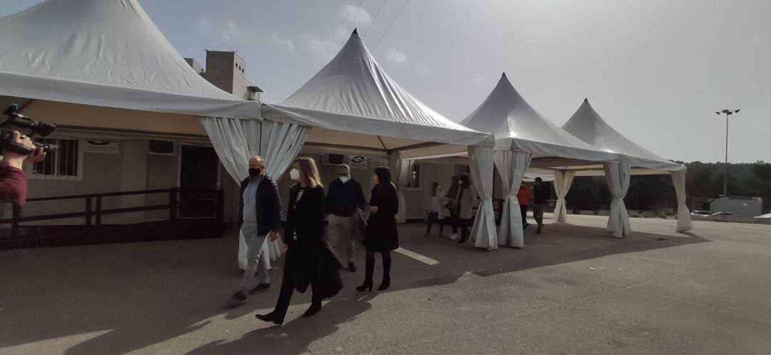 Gómez ha visitado Son Dureta, donde se realizará la vacunación masiva en Mallorca