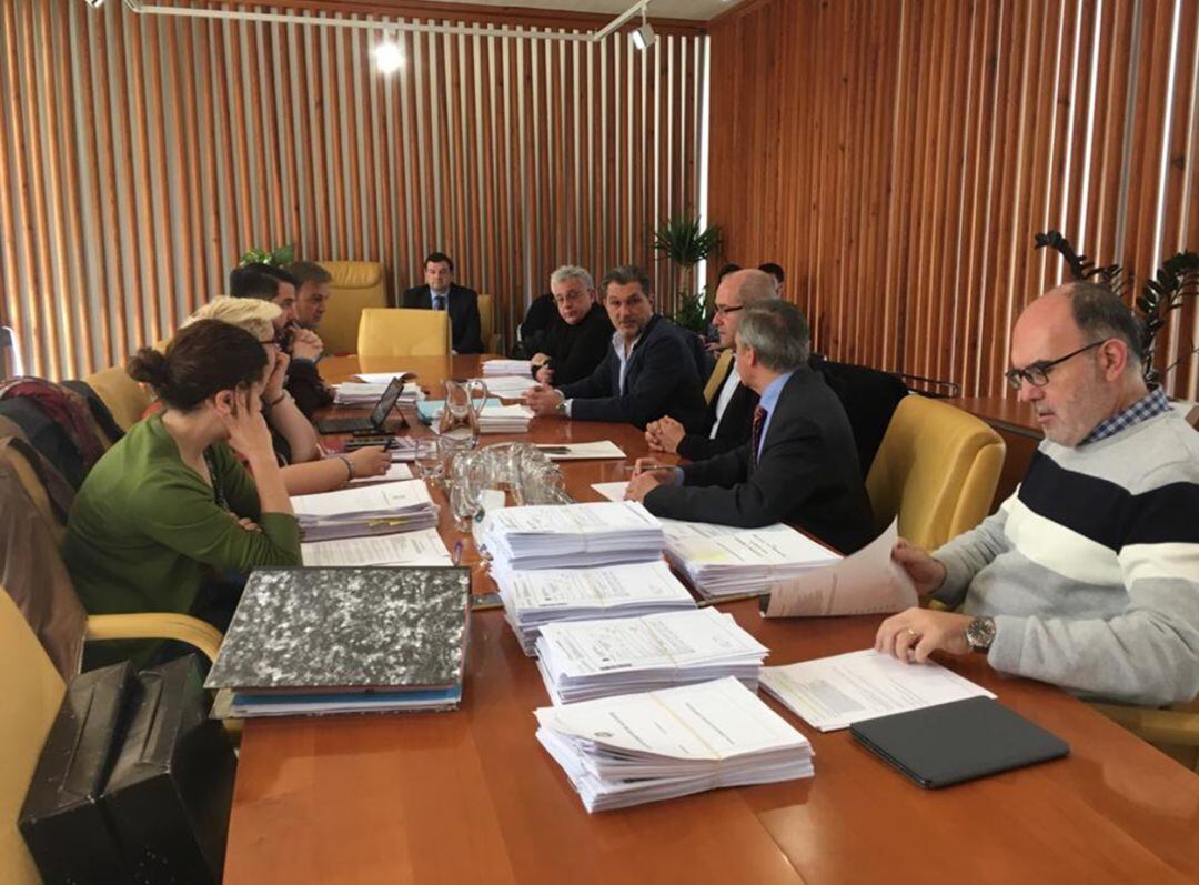 Miebros de la comisión