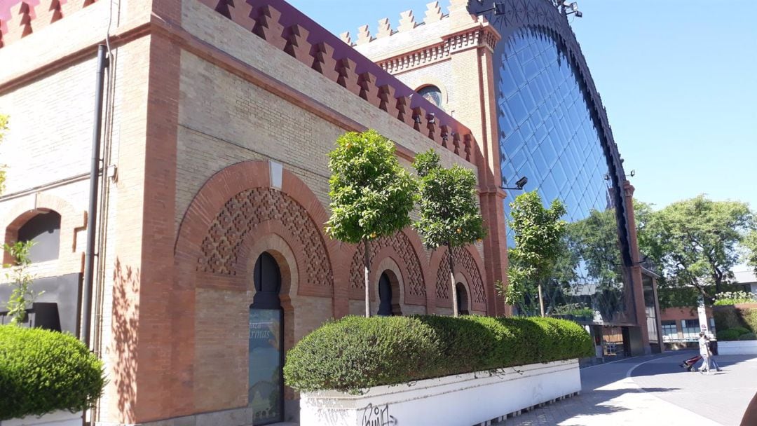 Fachada de la antigua estación de Plaza de Armas de Sevilla cuyas obras de rehabilitación ha concluido