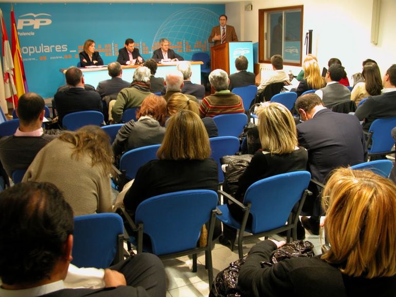 Imagen de archivo de una reunión del Partido Popular de Palencia.