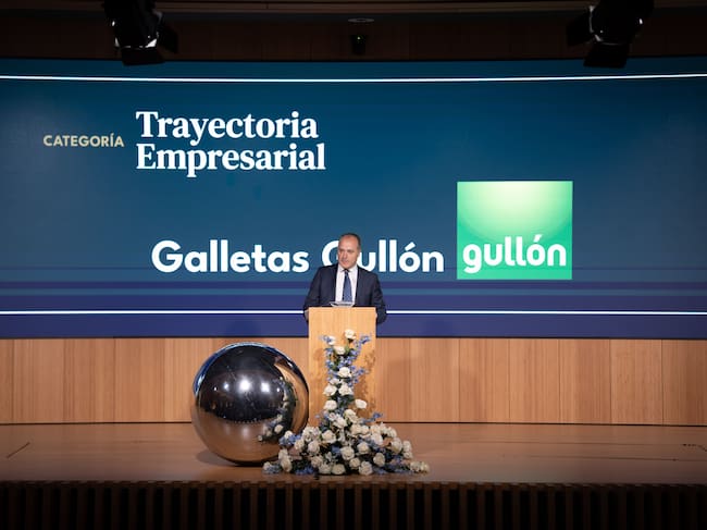 David Casañ, director corporativo de Galletas Gullón, recoge el Premio Aster a la Trayectoria Empresarial de ESIC University