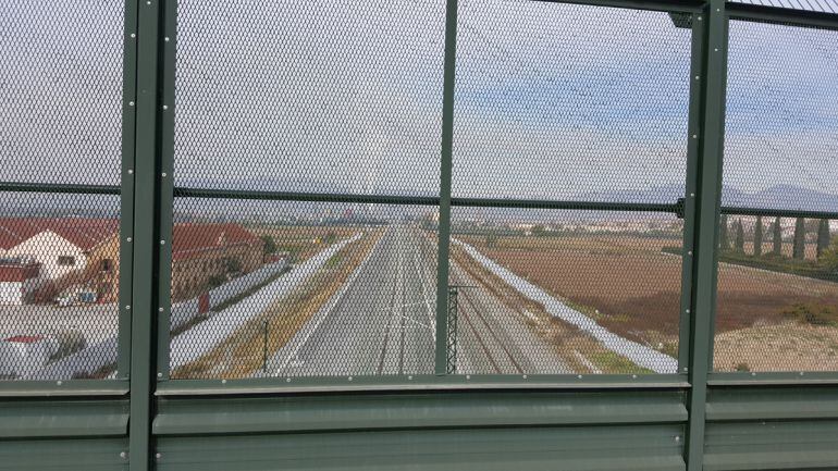 La plataforma del AVE de Granada con una sola vía ya terminada a su paso por Pinos Puente