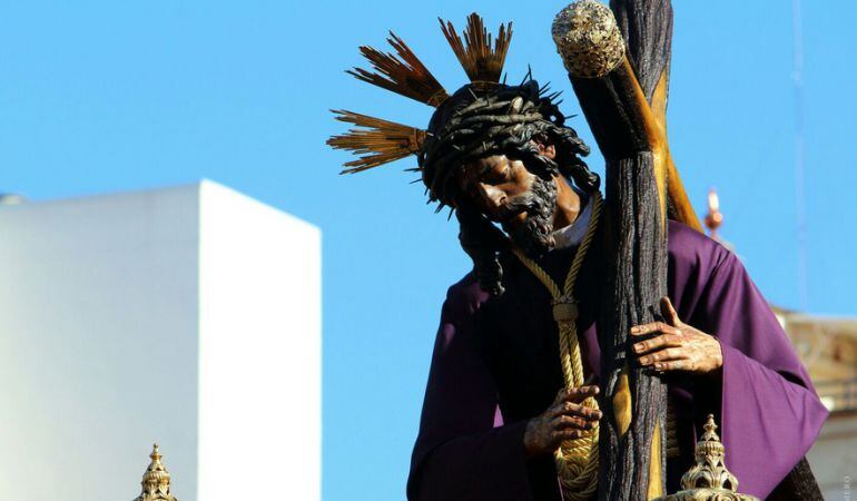 El Señor del Gran Poder en una de las espectaculares imágenes que nos brindó en la procesión del domingo