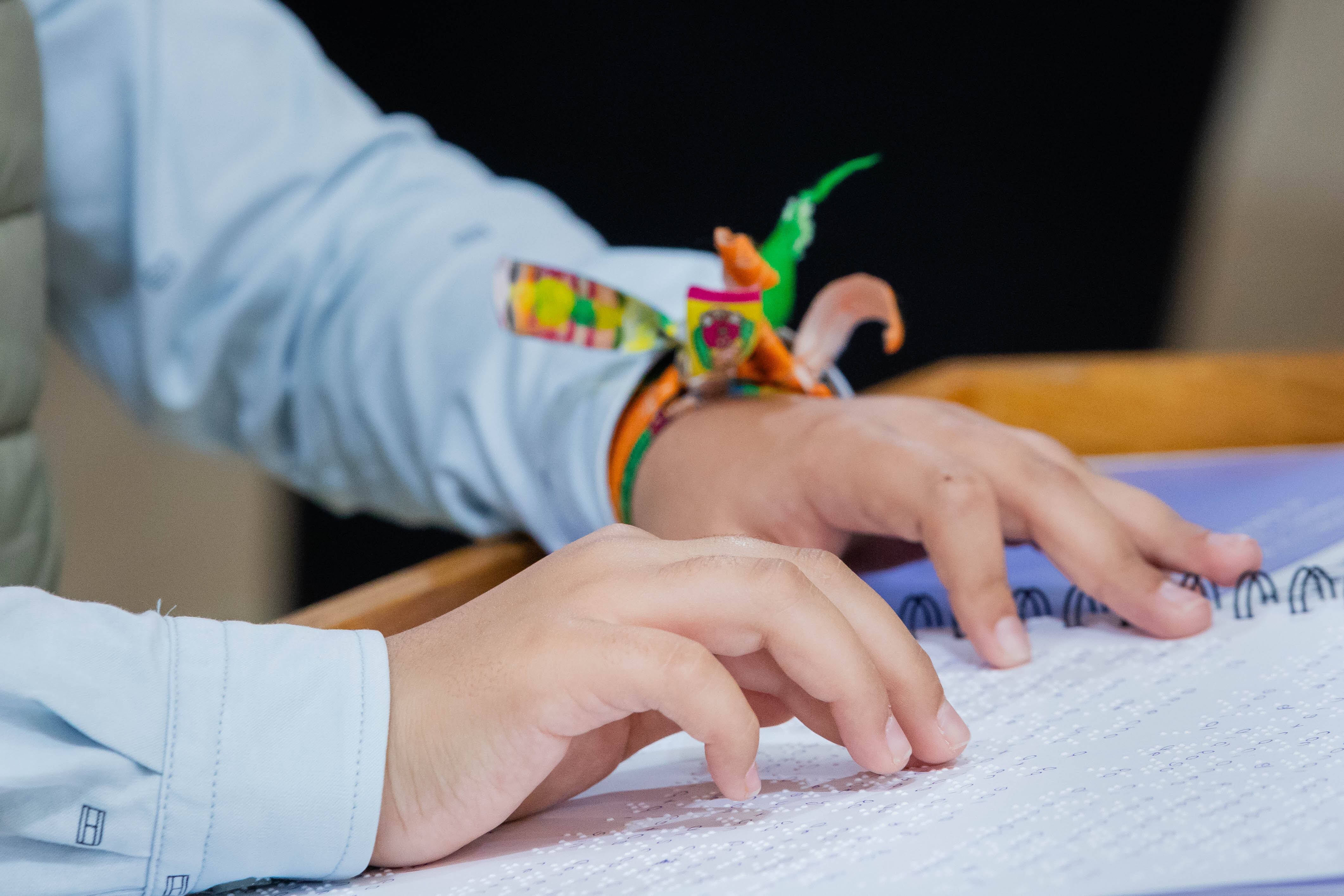 El manifiesto de este año ha sido leído por un niño ciego a través del sistema Braiile. JUNTA de EXTREMADURA