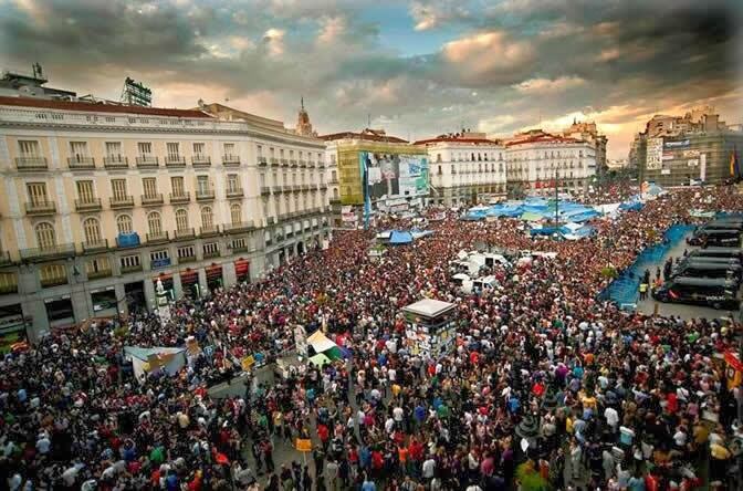 Puerta del Sol de Madrid durante las manifestaciones del 15-M