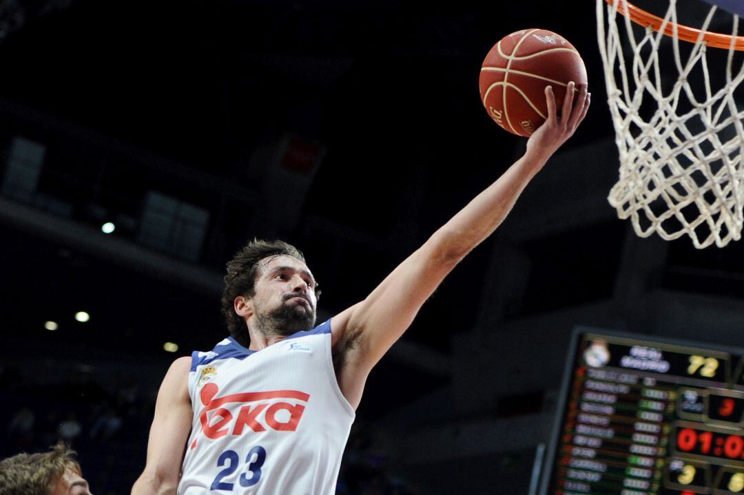 Llull encesta durante el partido de semifinales ante el Joventut