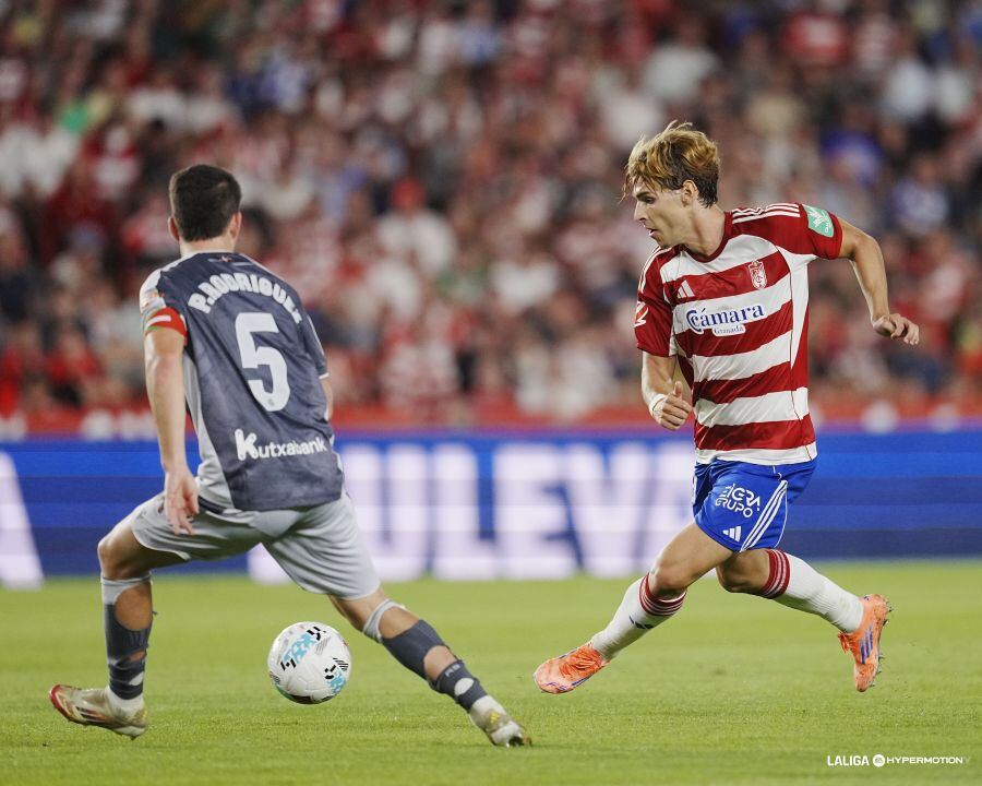 Jorge Pascual le aportará mucha calidad al ataque del Granada.