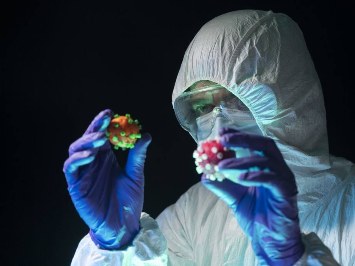 Una nueva variante de COVID, con más de 30 mutaciones, divide la opinión de los expertos sobre su peligro