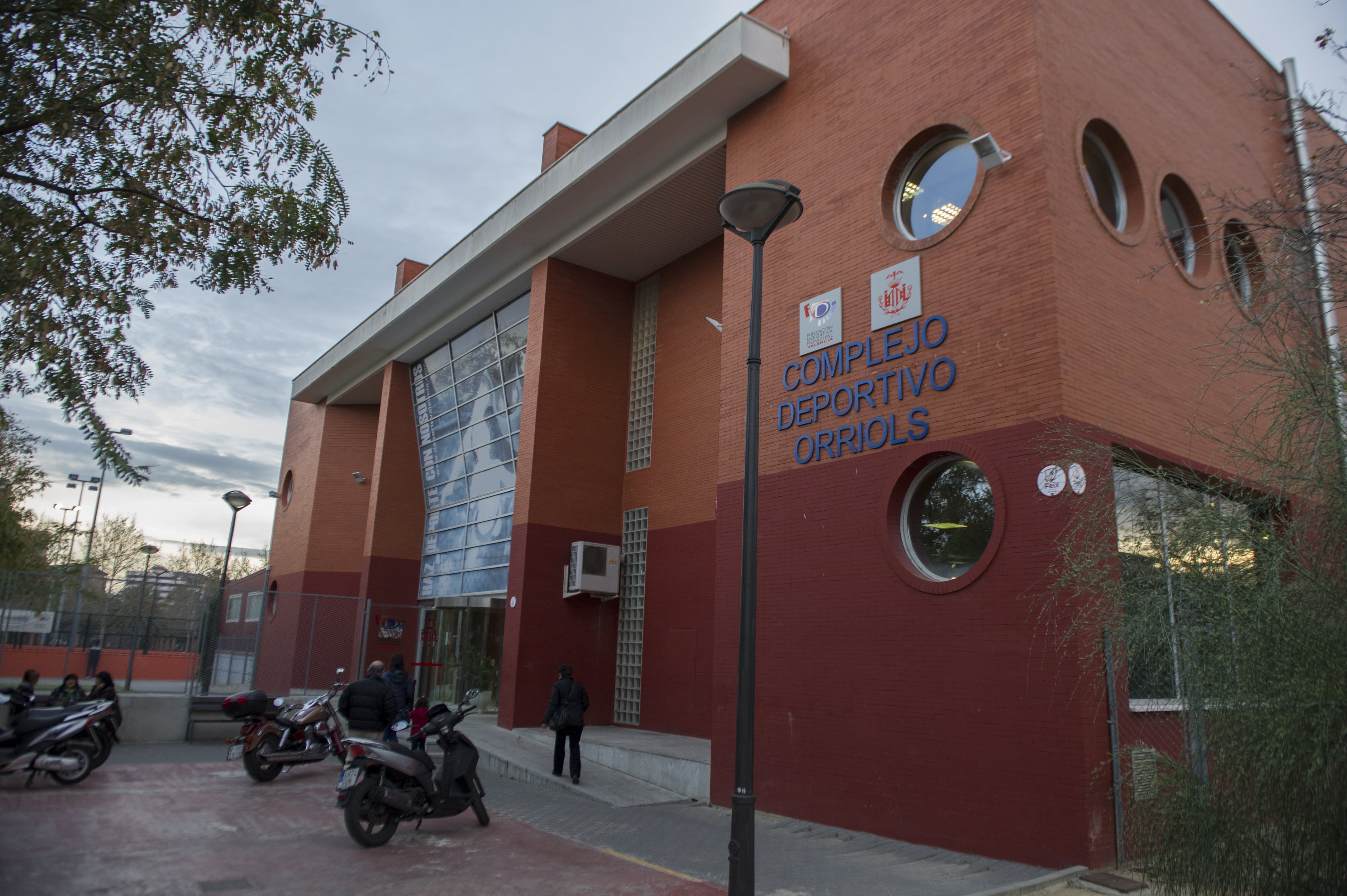 Acceso al polideportivo de Orriols, en València, en una imagen de archivo.