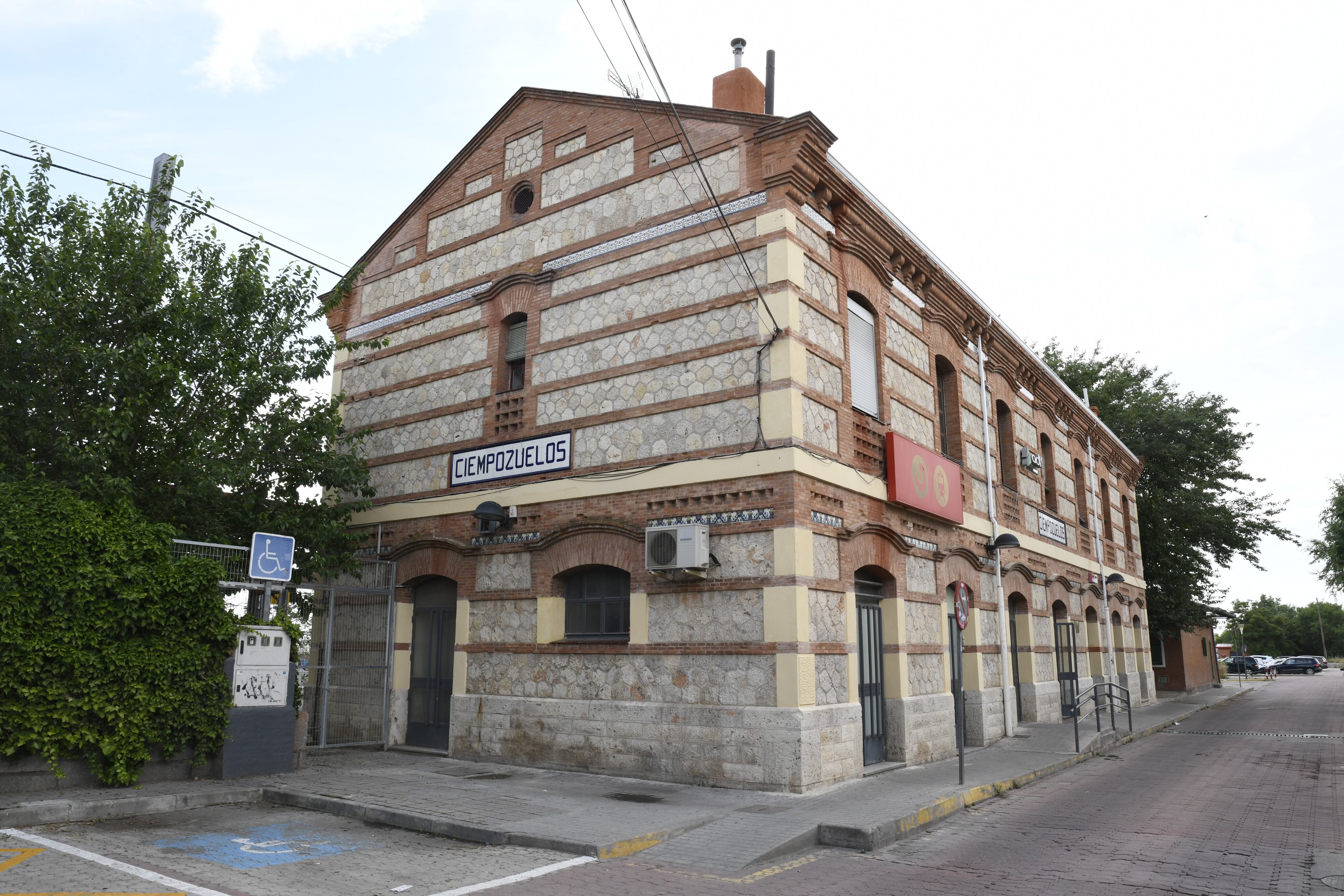 El edificio de la estación de Ciempozuelos contará con reformas de accesibilidad y sus andenes con ascensores