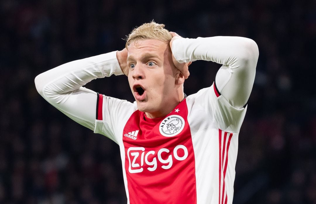 Van de Beek durante un partido del Ajax