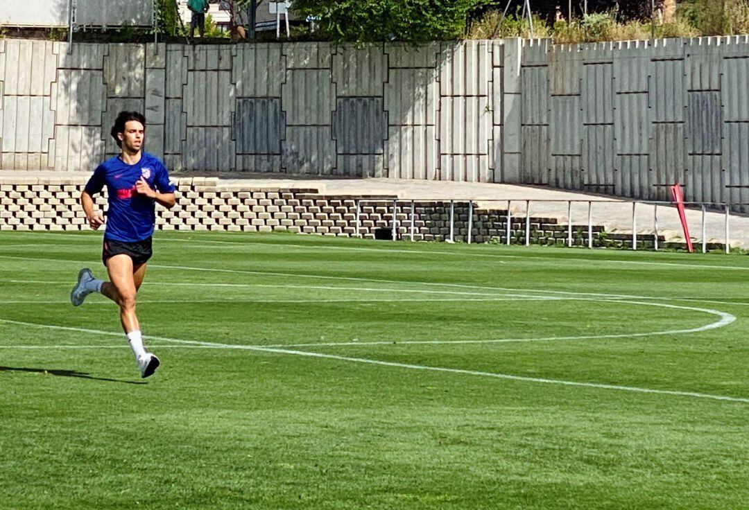 El portugués Joao Félix ha entrenado en solitario.