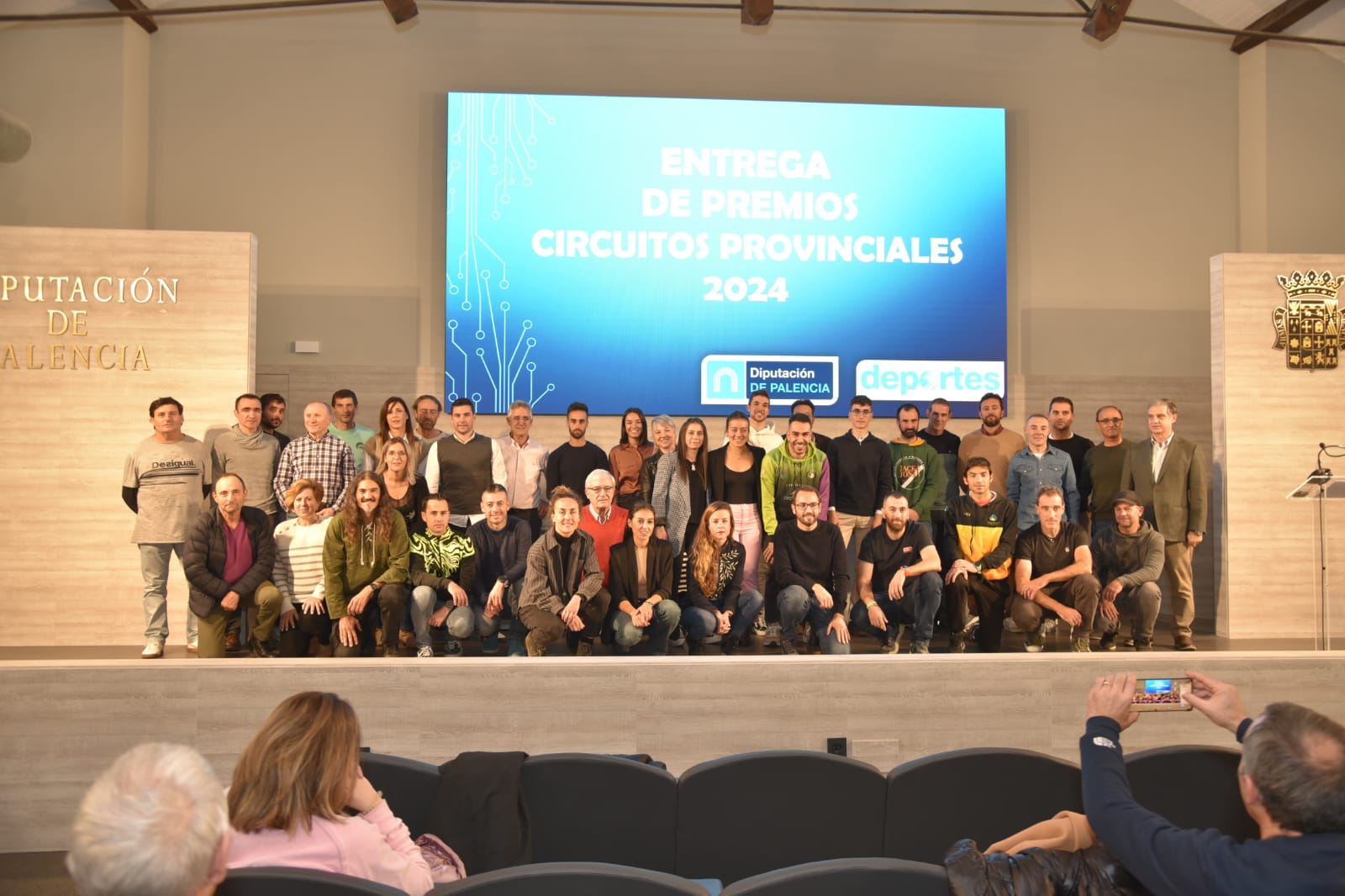 Foto de familia de los premiados