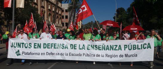 Pancarta de los sindicatos UGT y CCOO