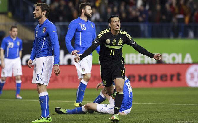 El delantero de la selección española Pedro Rodríguez celebra su gol