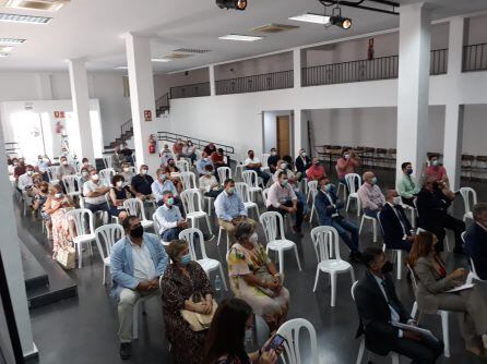 Publico asistente, en el Salón Social de Albanchez de Mágina