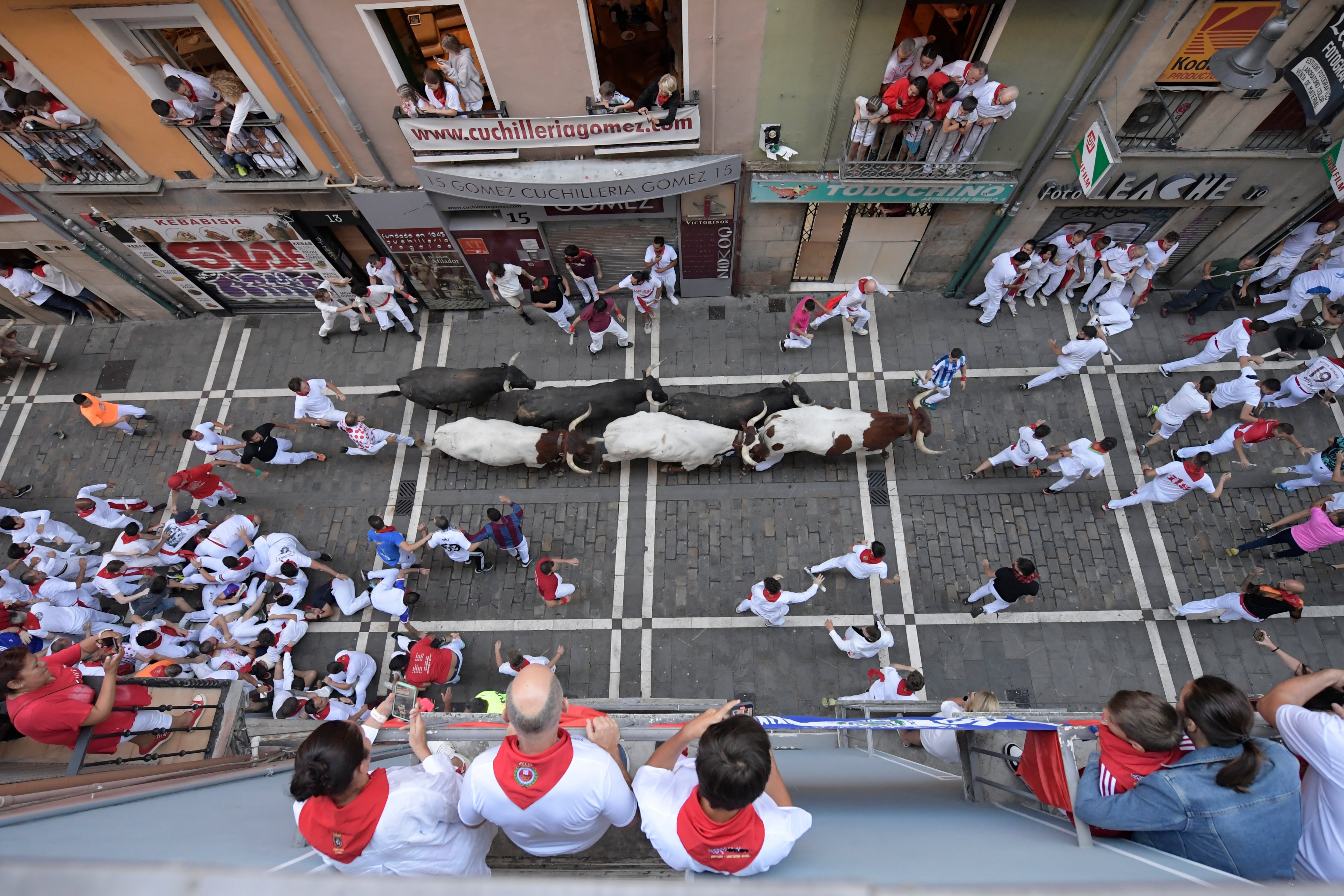 Los toros de la ganadería de Miura, durante el octavo y último encierro de sanfermines 2023