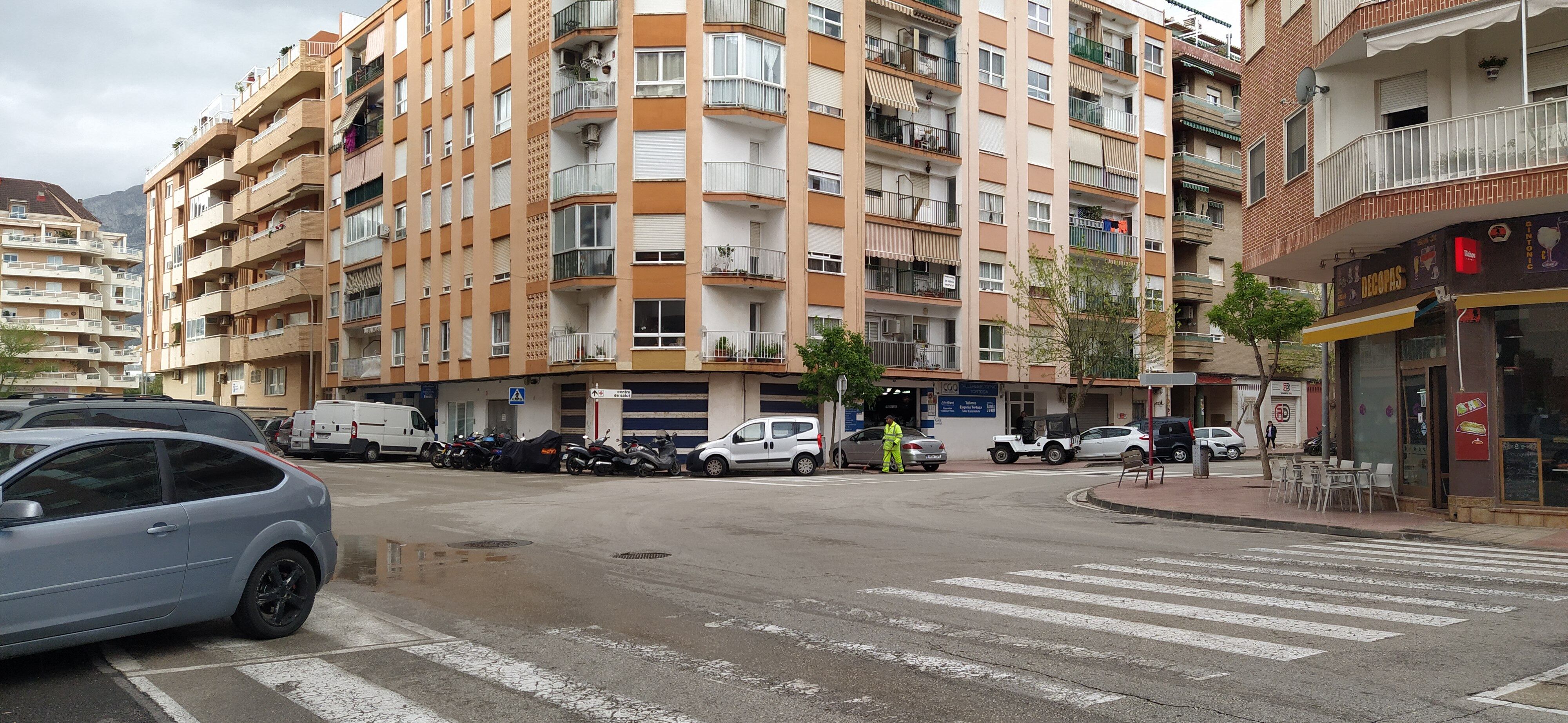 Cruce entre la avenida del Marquesado y la calle Pintor Llorens, donde se contempla la construcción de una rotonda.