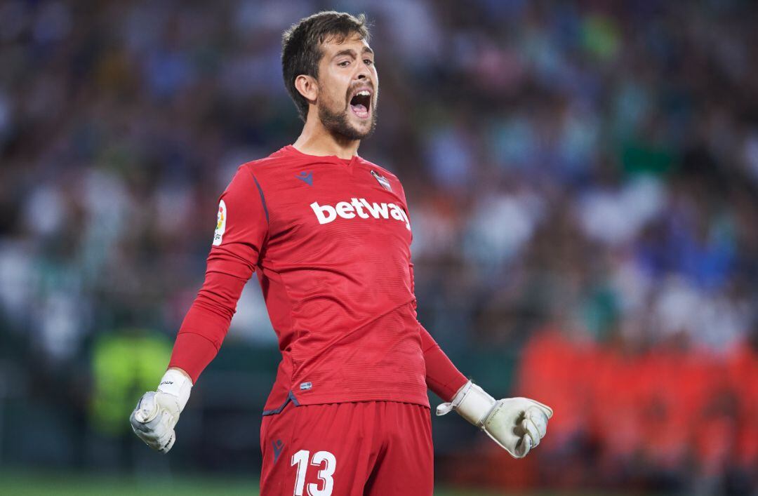 Aitor Fernández con el Levante