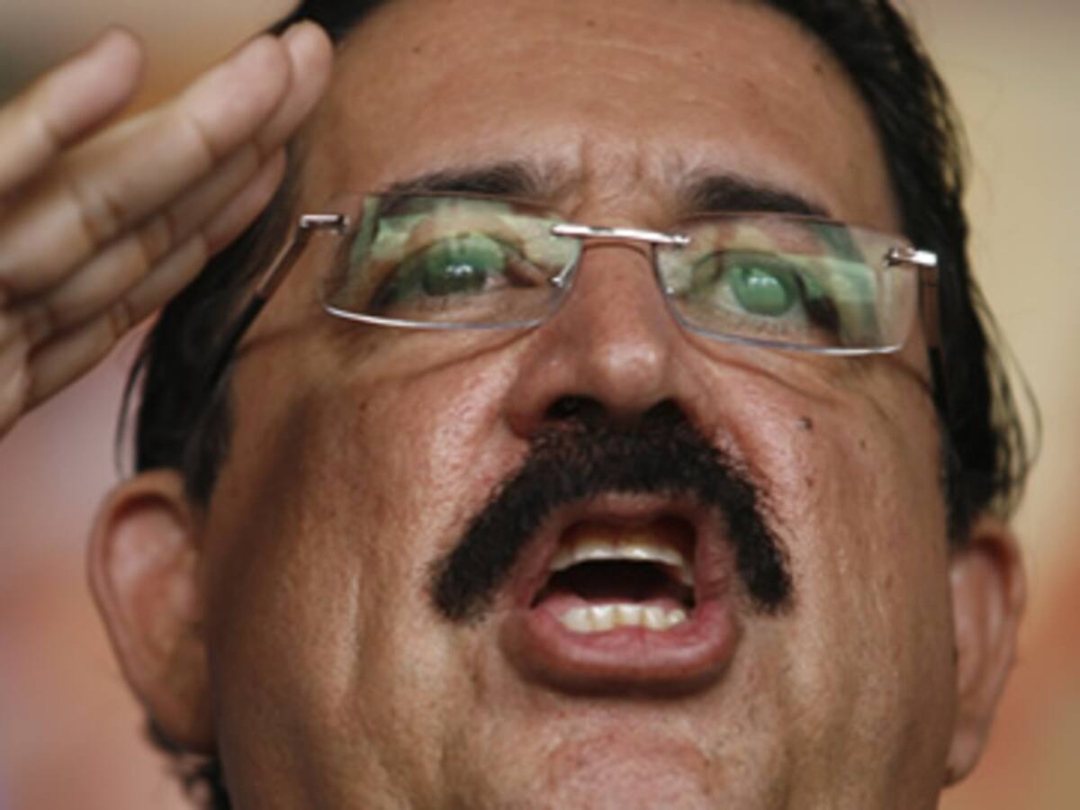 El presidente de Honduras destituye al jefe militar