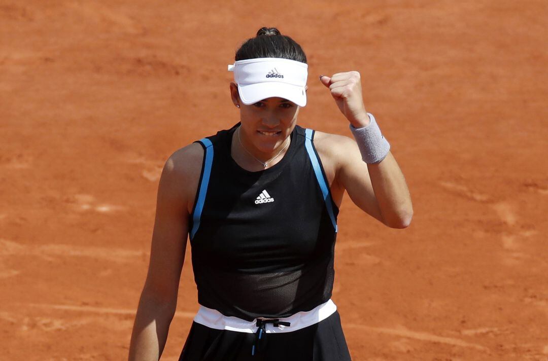 Muguruza celebra el triunfo ante Larsson.