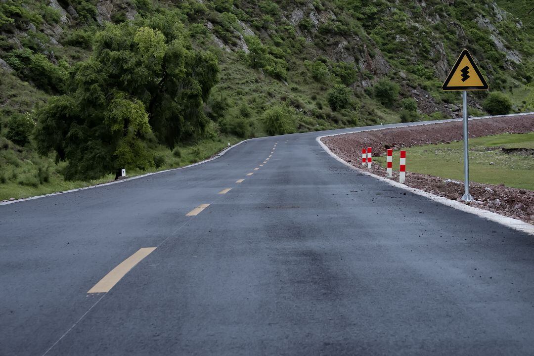 La Junta adjudica por más de 47.000 euros las obras para retirar una roca que mejore la visibilidad en la P-430