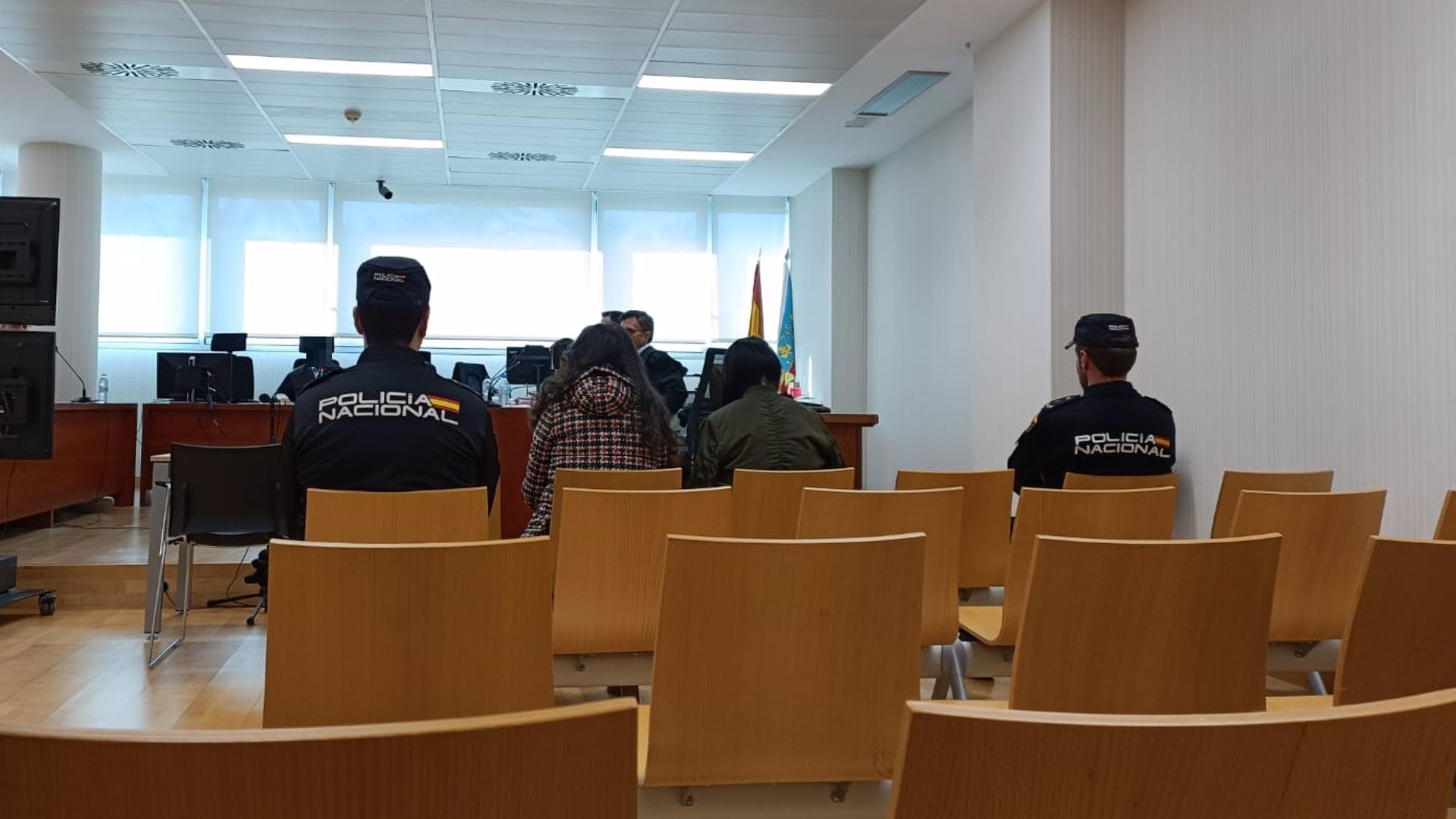 Primera sesión del juicio a una madre acusada de matar a su hijo de dos años en Bigastro (Alicante)