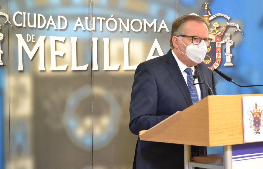 El presidente de Melilla, Eduardo de Castro, en rueda de prensa en una foto de archivo.