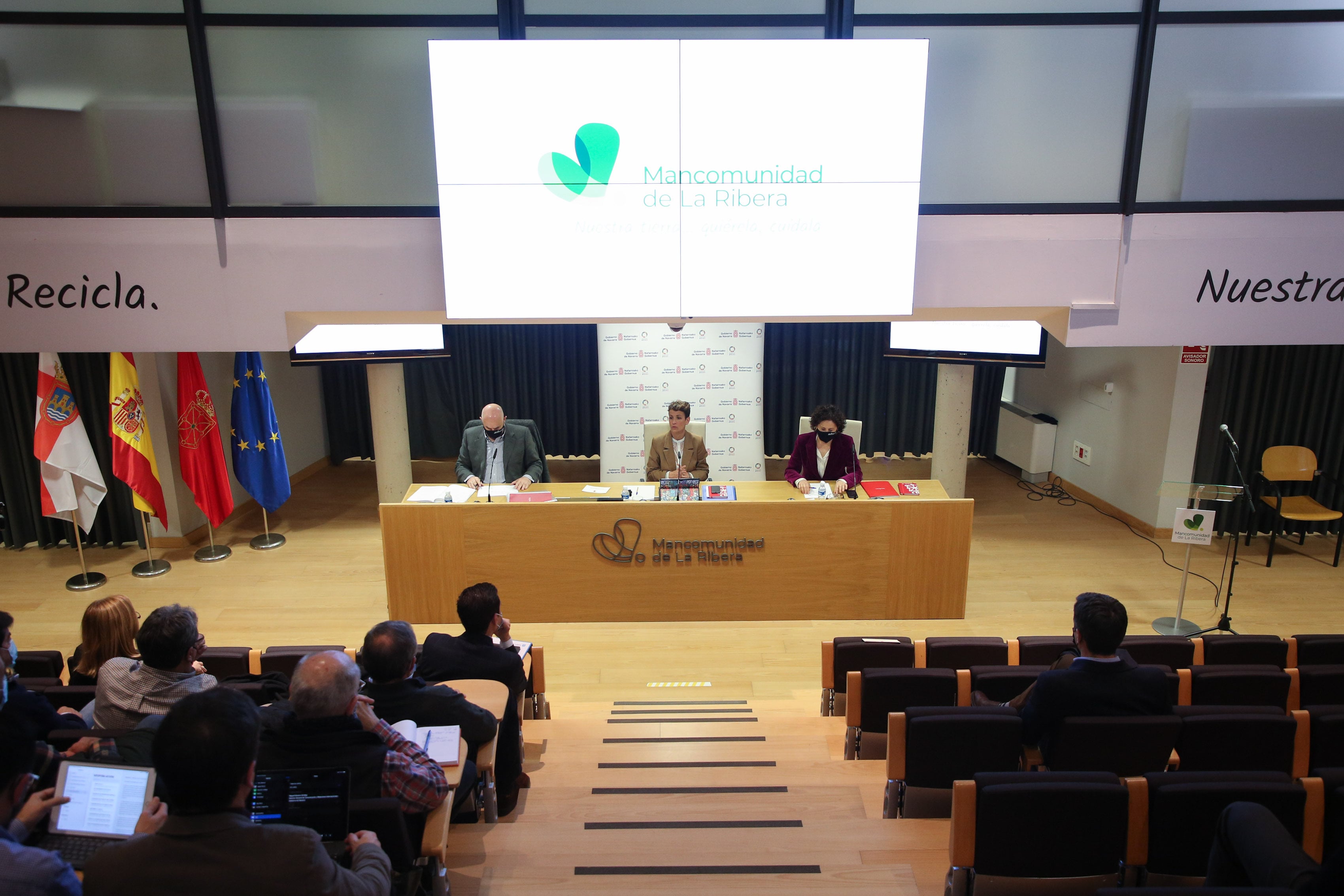 La Presidenta Chivite, junto al vicepresidente Aierdi y la consejera Maeztu, en la Conferencia de Diálogo celebrada en Tudela