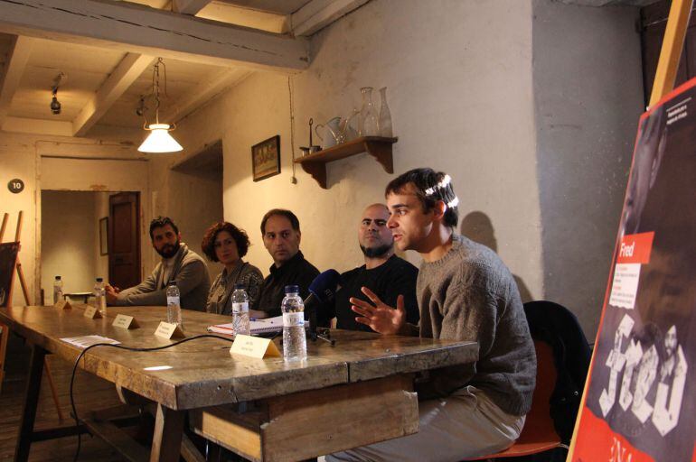 Joel Pla, Joan Hernández, Agustí Franch, Irina Robles i Ettore Colombo, durant la presentació de 'Fred'