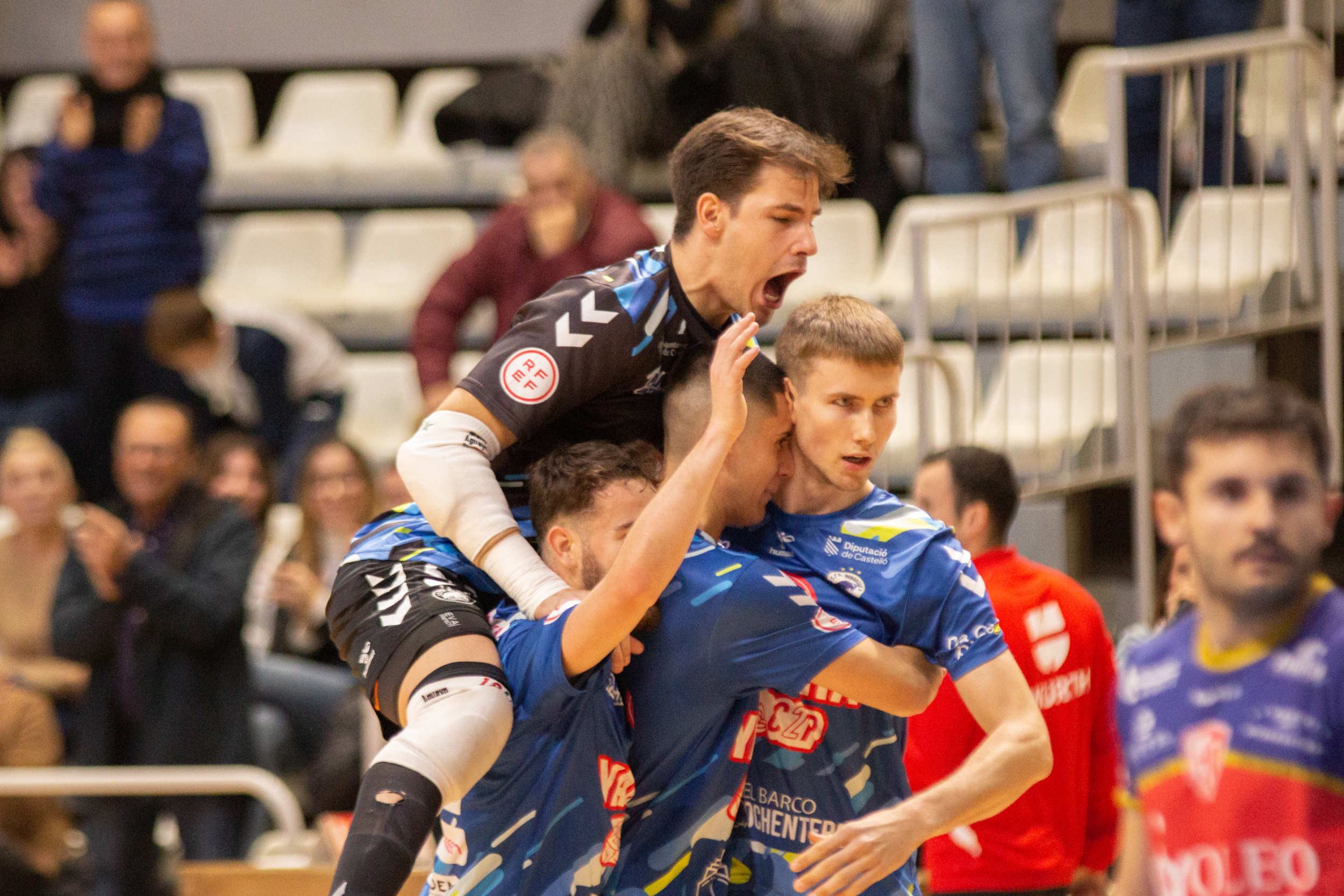 Bisontes Playas Castellón celebrando un gol