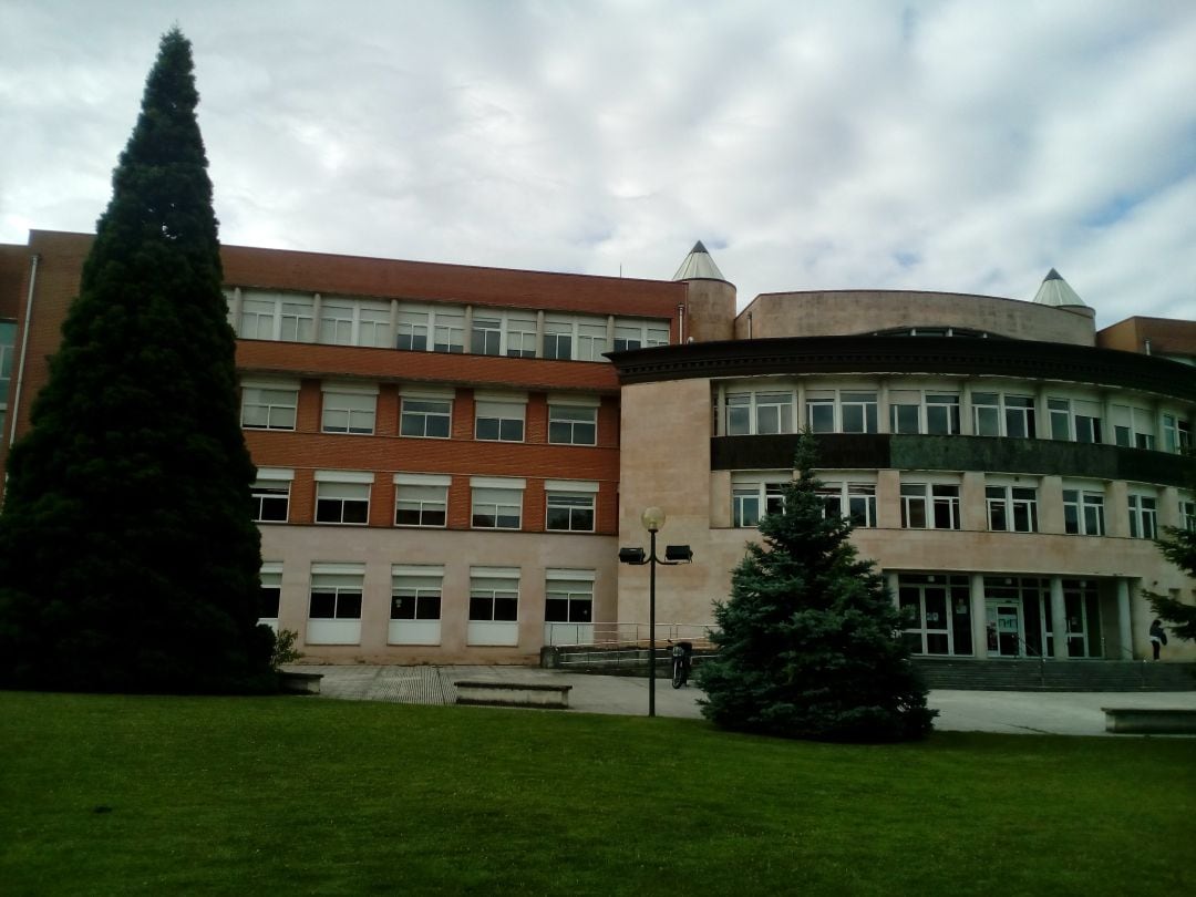 Vista del edificio de Ciencias de la Salud de la UPNA en el recinto hospitalario de Pamplona