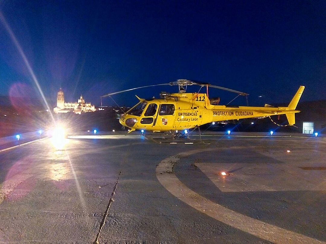 El helicóptero de rescate en el helipuerto del Hospital General de Segovia