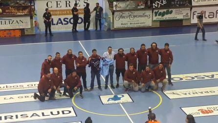 Los integrantes del Rugby Aranda reciben el homenaje del Villa de Aranda.