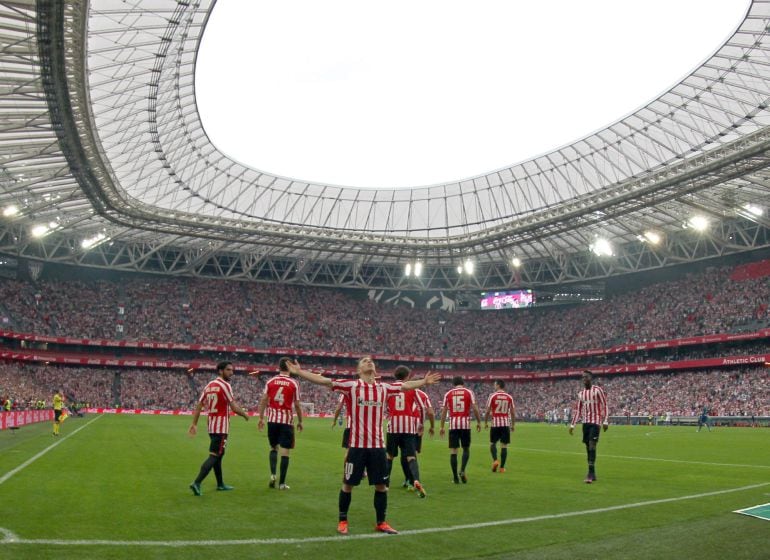 Muniain celebra un gol en San Mamés