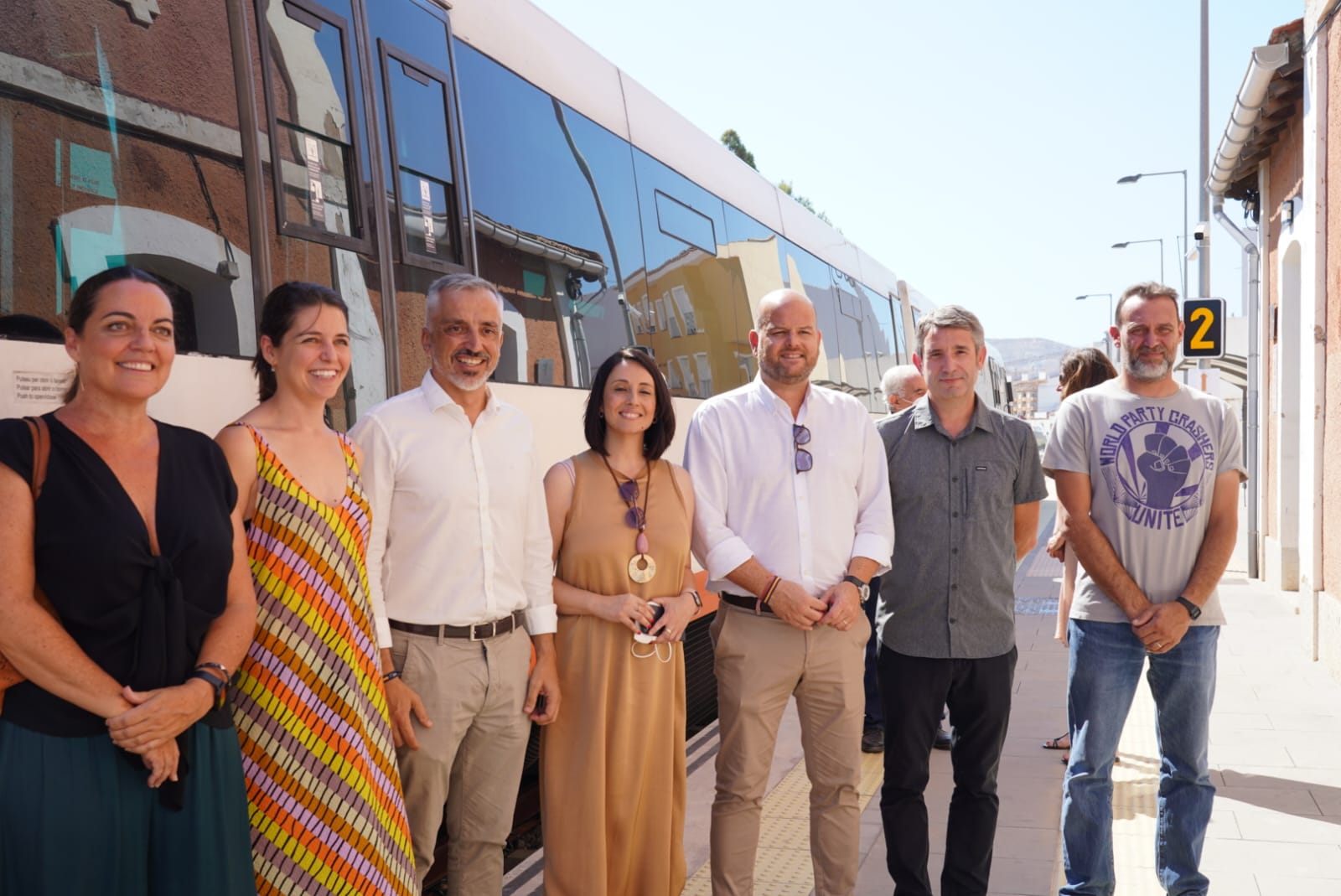 La consellera  Rebeca Torró junto al resto de autoridades que han realizado el viaje del tramo Teulada-Gata de Gorgos.