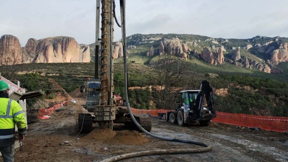 Imagen de las obras de renovación en el tramo entre Ayerbe y Canfranc
