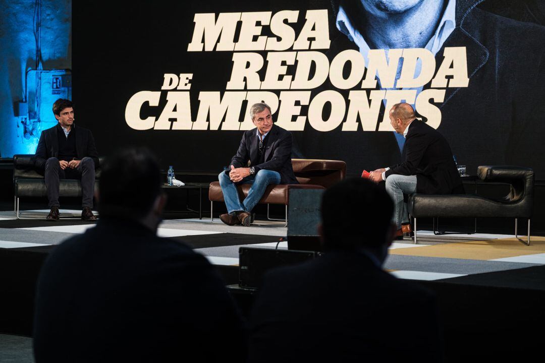 Carlos Sainz junto a Carlos Sainz jr en el acto celebrado en la Fábrica de Armas. 